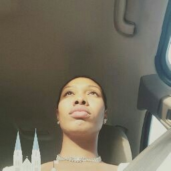 Meet your Posher, Cheris - Picture 1 of 1